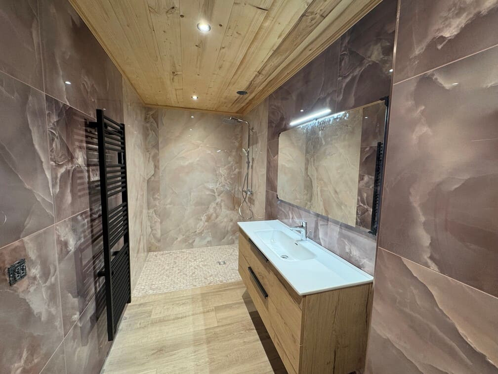 Chalet Laurentine, Chatel, Shower room, Fresh snow