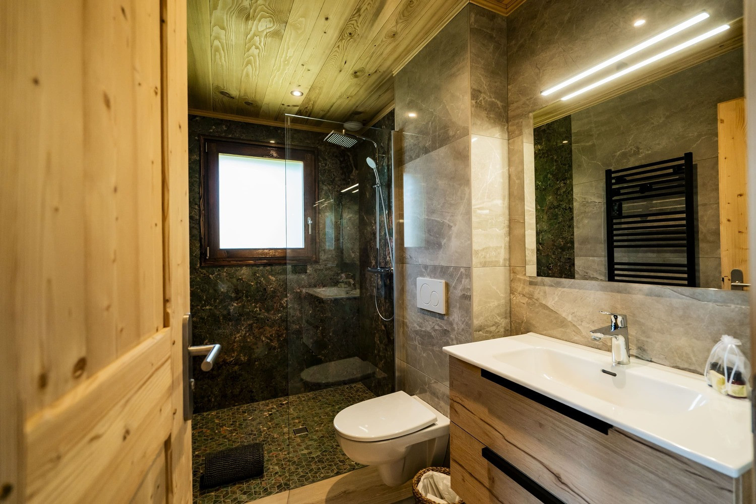 Chalet Laurentine, salle de douche, Châtel Les Portes du Soleil