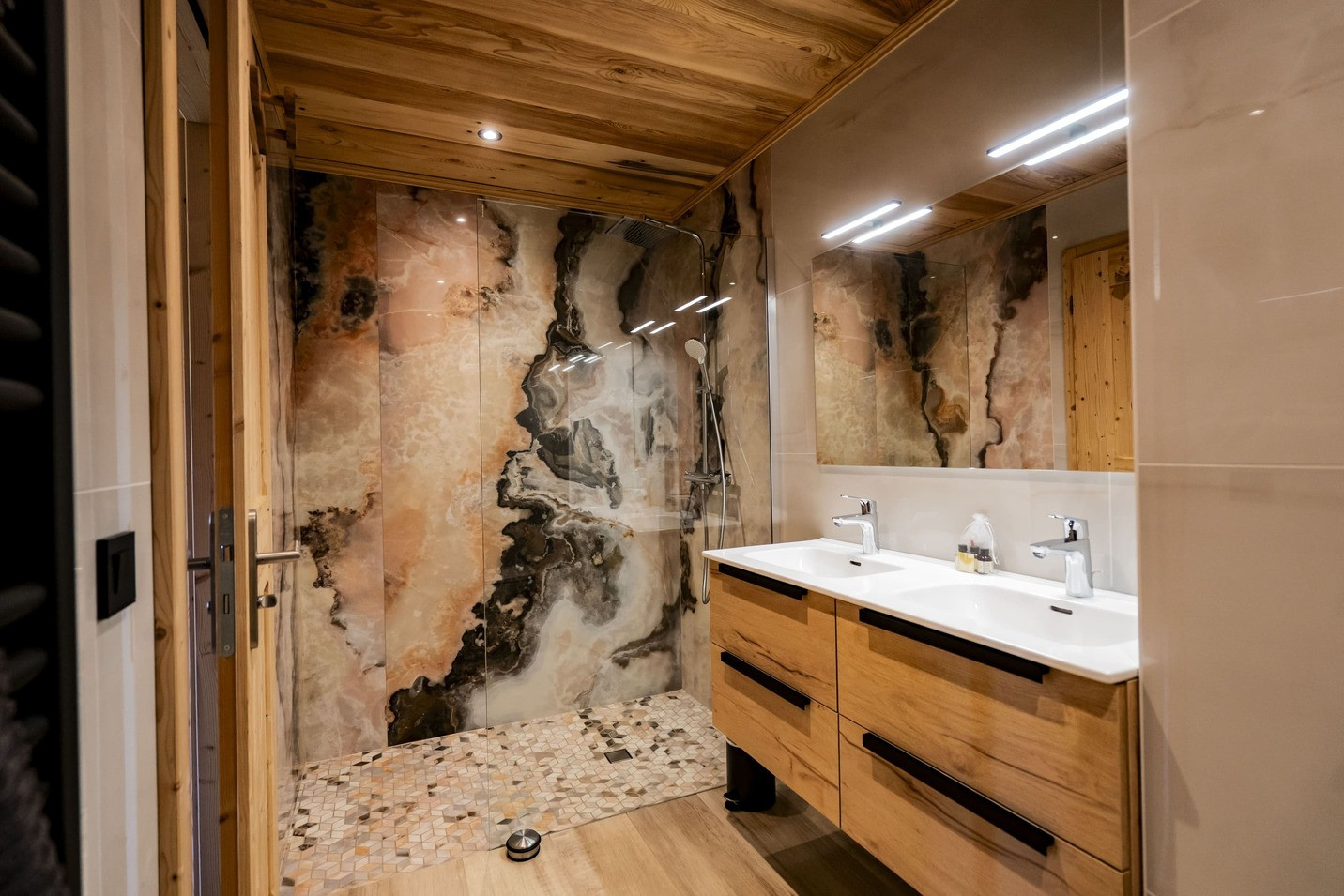 Chalet Laurentine, salle de douche, Châtel Tourisme