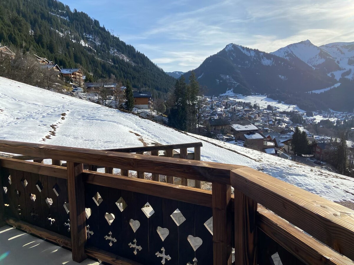 Chalet Laurentine, terrasse soleil neige montagne Châtel Les Portes du Soleil