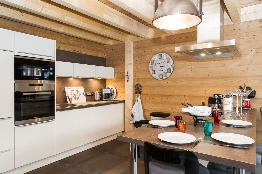 Chalet Le Bois Brulé, dining room and kitchen, Châtel Les Portes du Soleil