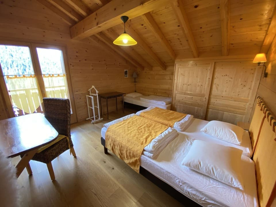 Chalet Le Cerf, Châtel, Chambre 3 lits simples, Location matériel de ski 74