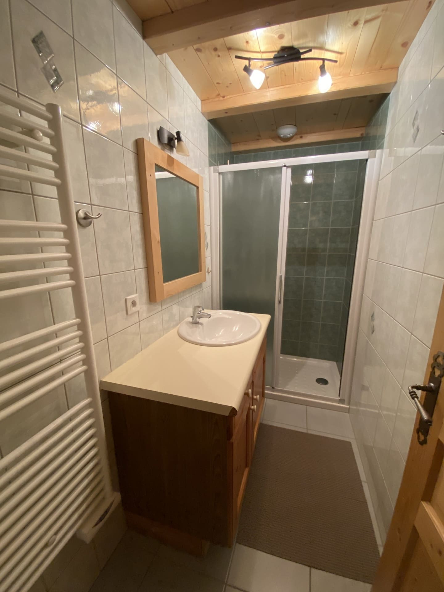 Chalet Le Cerf, Châtel, Salle de douche, Chalet en montagne 74