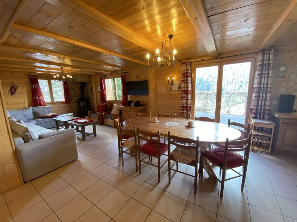 Chalet Le Cerf, Châtel, Salon salle à manger, Télécabine de Super Châtel 74