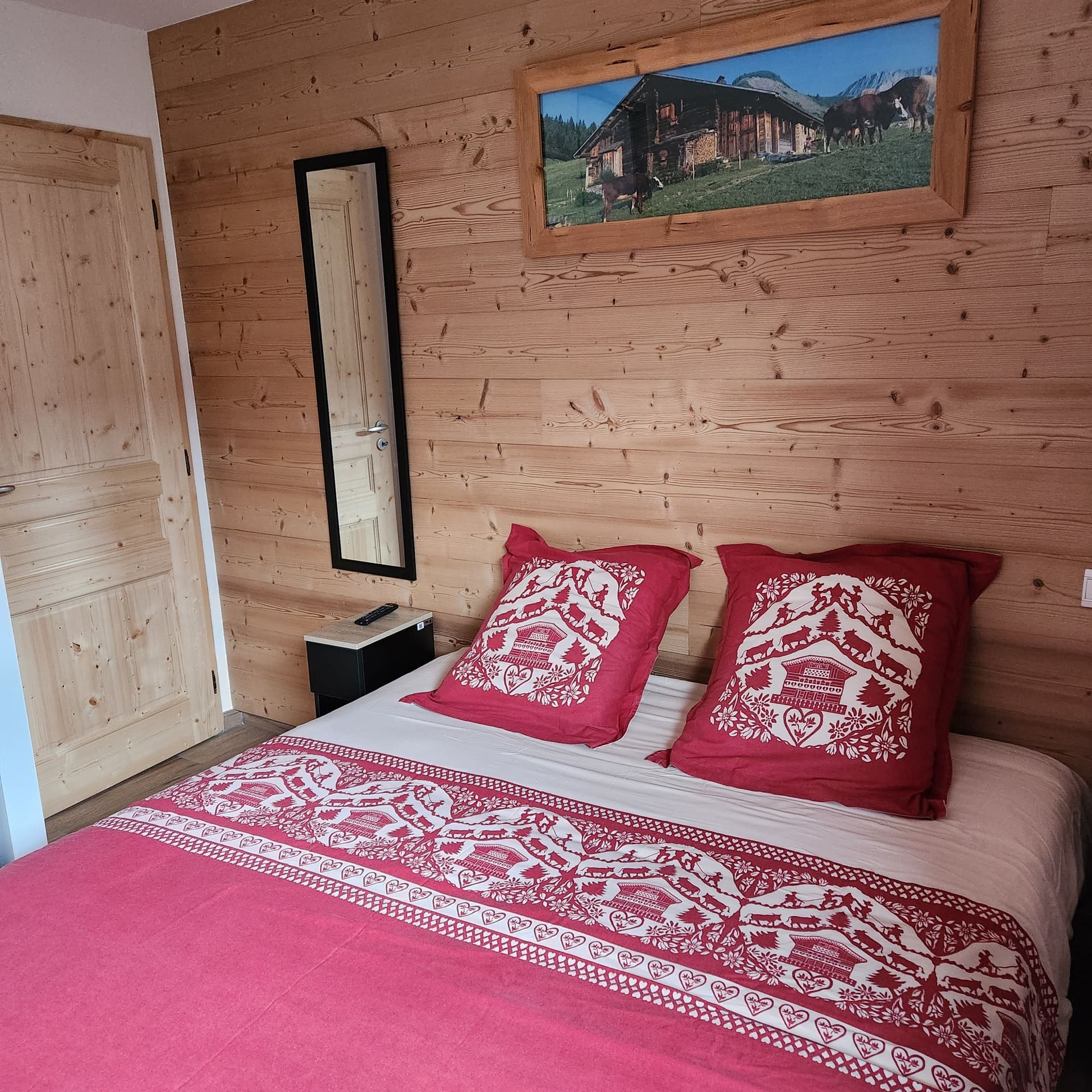 Chalet Le Choucas, Chatel, Bedroom, Portes du soleil 74