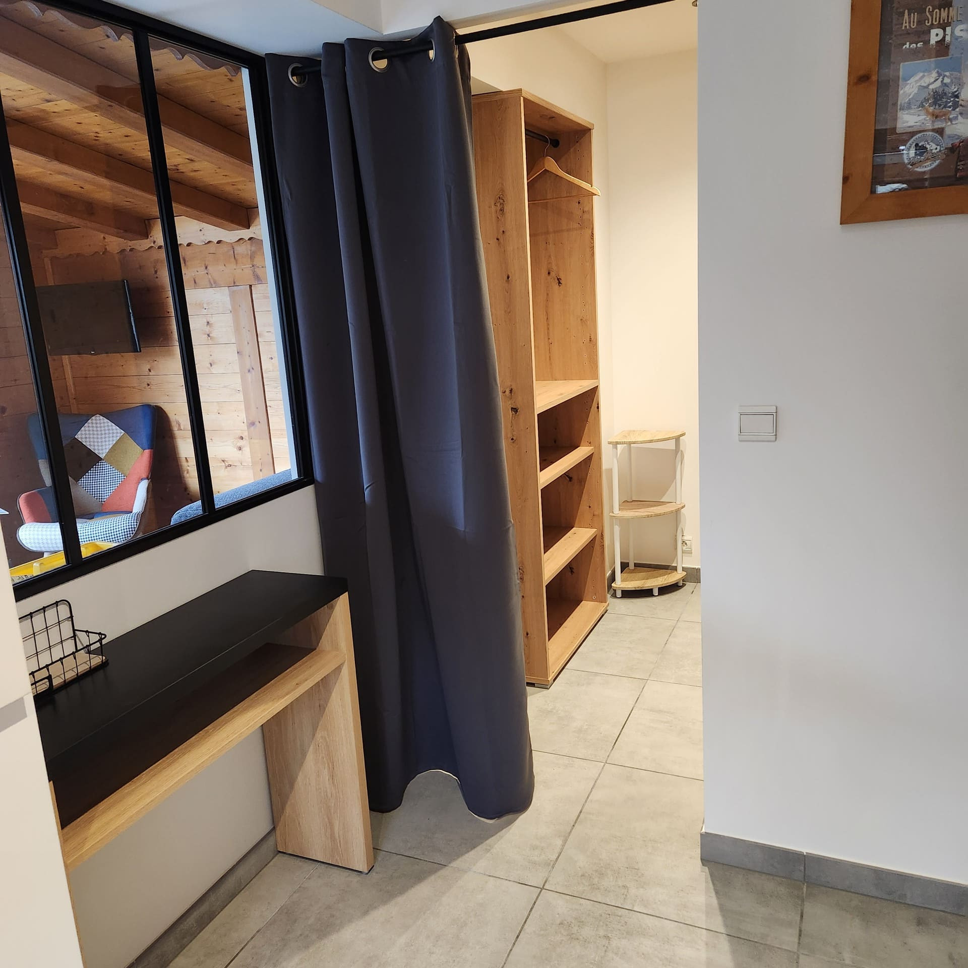 Chalet Le Choucas, Chatel, Entrance, Ski holiday 74