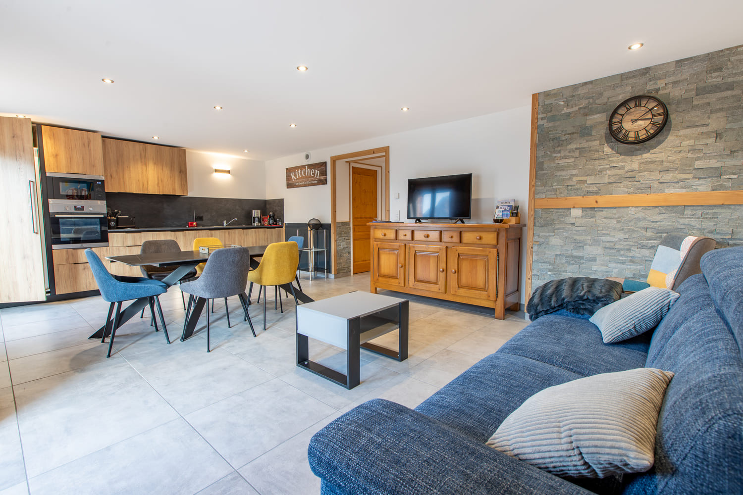 Chalet Le Choucas, Chatel, Living room, Snowy landscapes