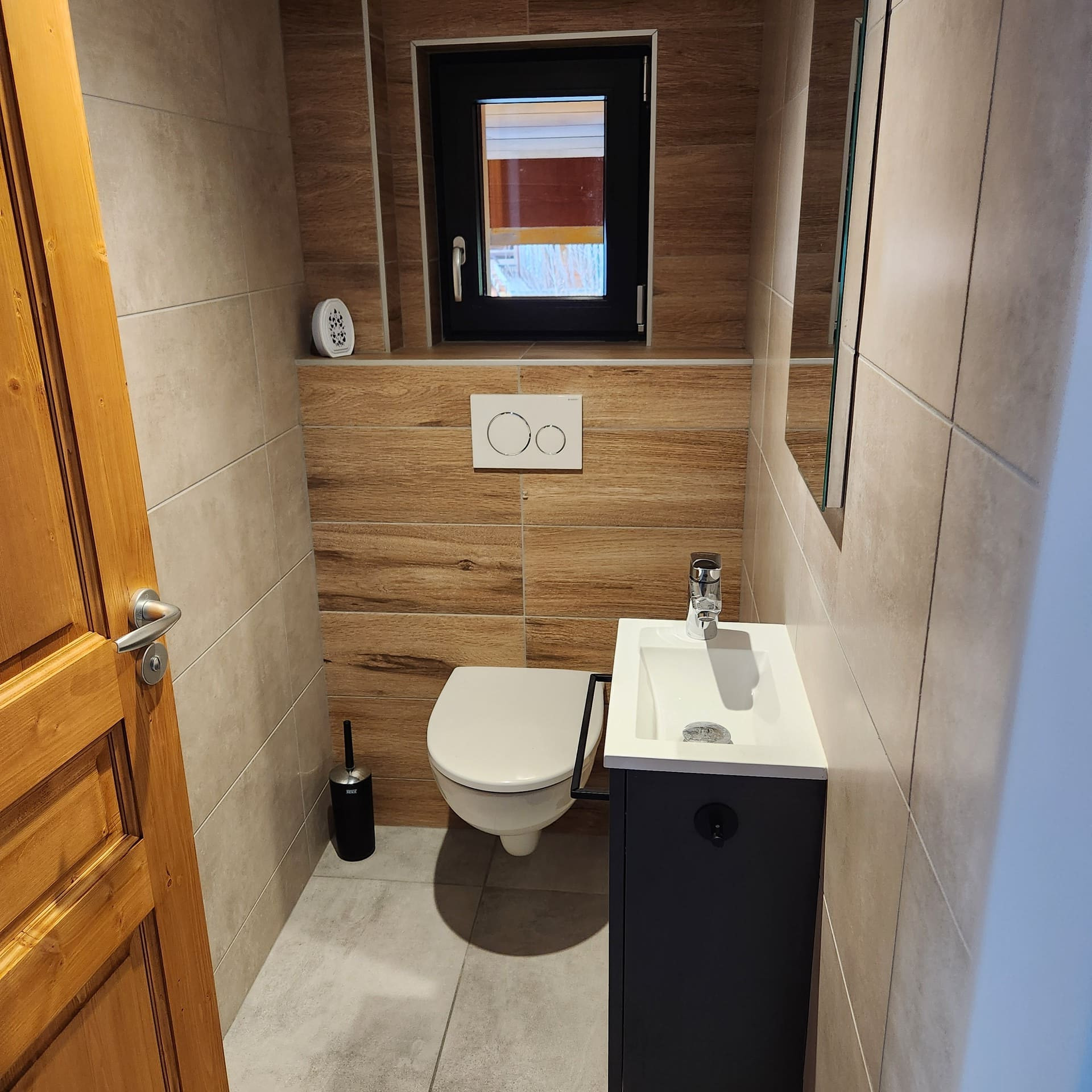 Chalet Le Choucas, Chatel, Separate toilet, Mountain apartment 74