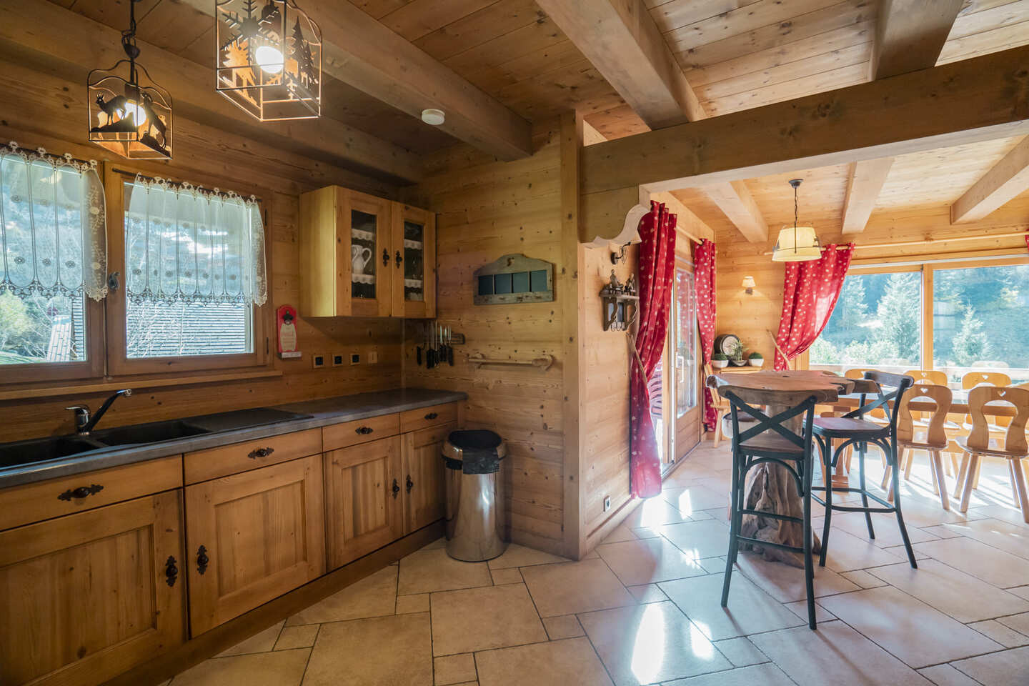 Chalet Le Noisetier, fully equipped kitchen, Châtel Vallée d'Abondance