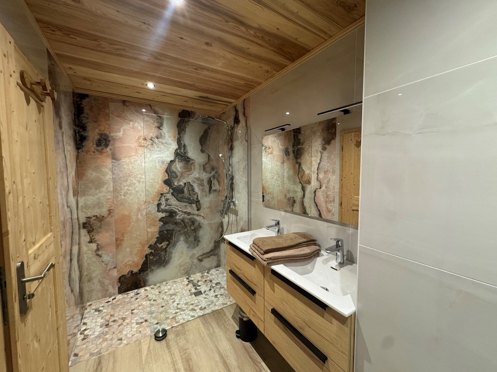 Chalet Laurentine in Châtel, shower room en suite