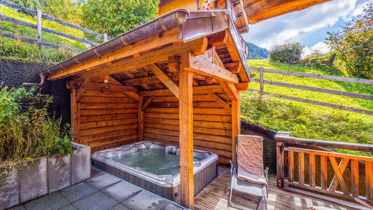 Chalet Les Laurentides, Chatel, Jacuzzi, Well-being at the resort