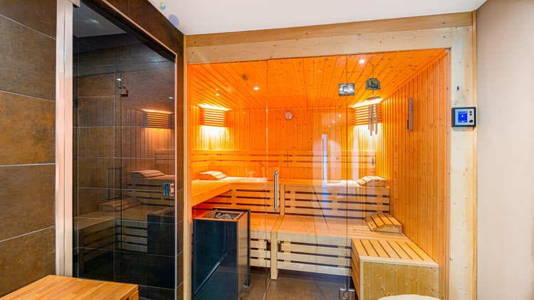 Chalet Les Laurentides, Chatel, Sauna, Relaxing in the snow