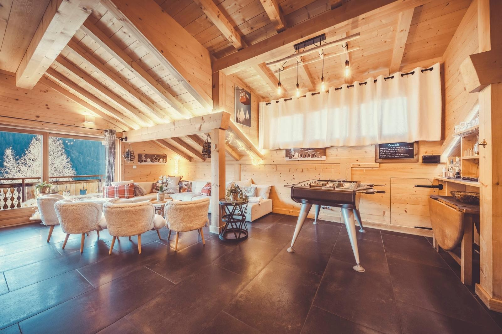 Les Loups Châtel Chalet: Accommodates 20 Guests
