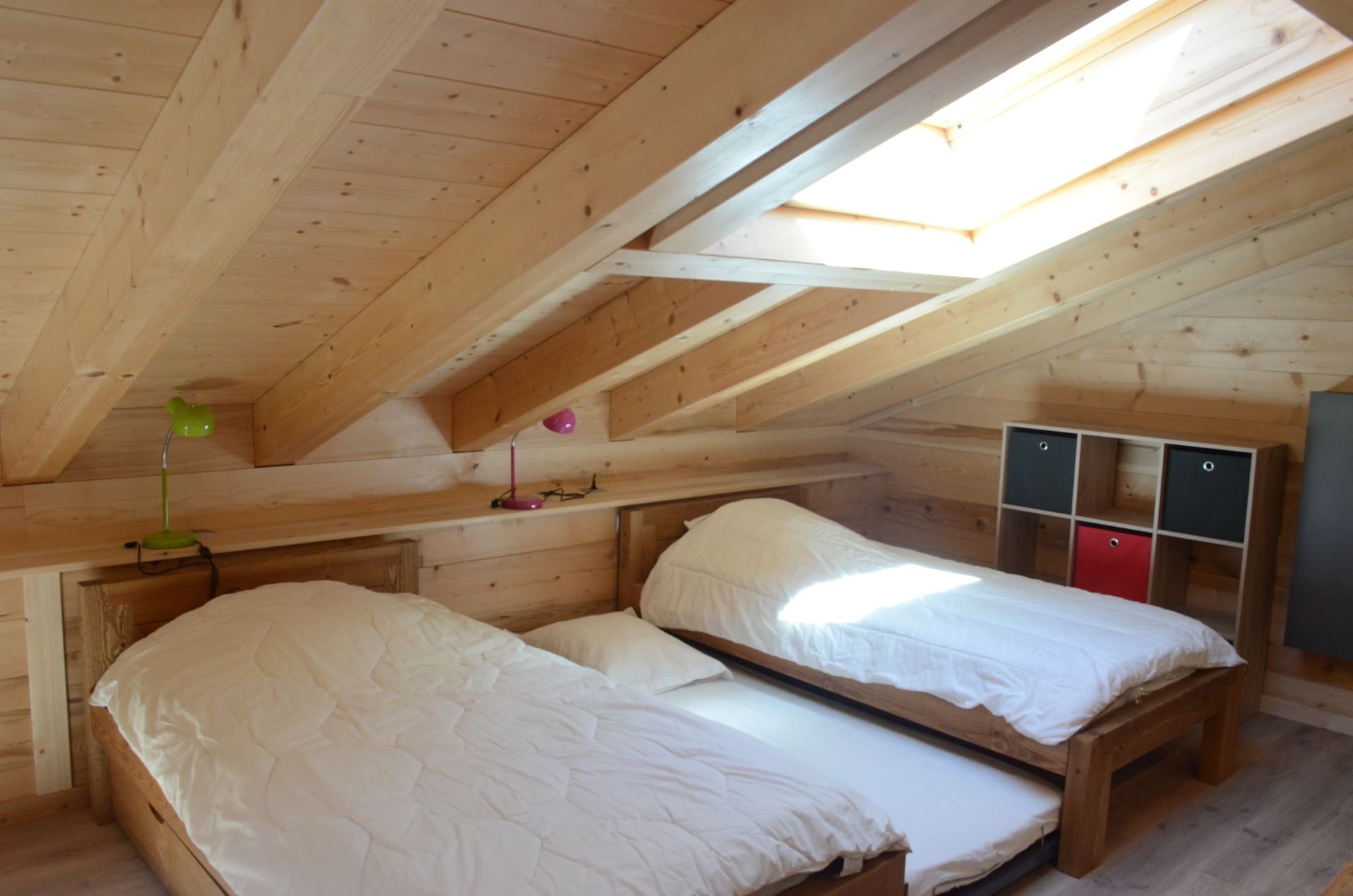 Chalet les sources, bedroom with 2 single beds + 1 pull-out bed, Châtel