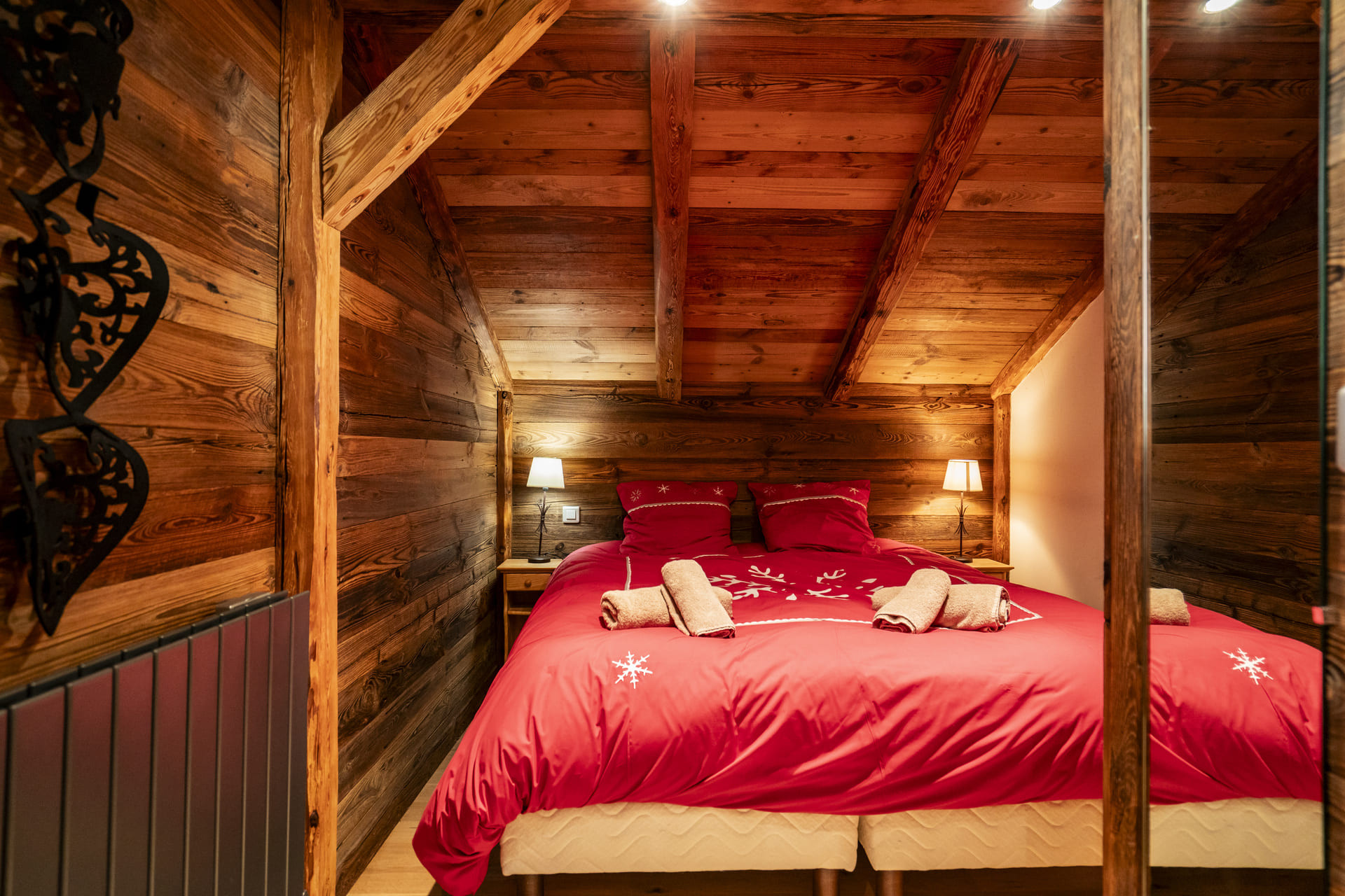 Chalet Tournesols, Bedroom 1 double bed with bathroom/ Wc, at level + 1, Châtel Ski Rental
