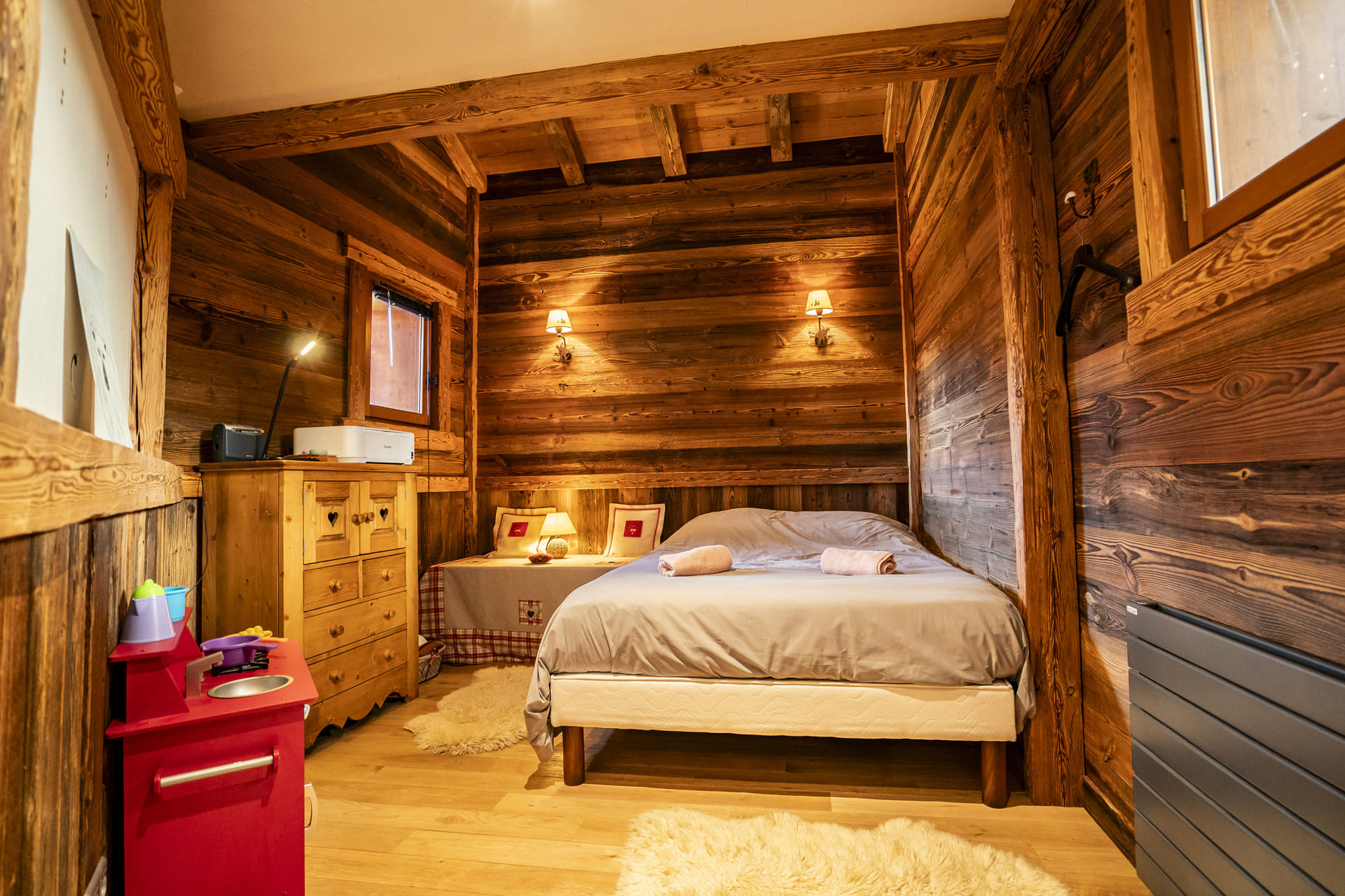 Chalet Tournesols, double bedroom at ground floor, Châtel Reservation