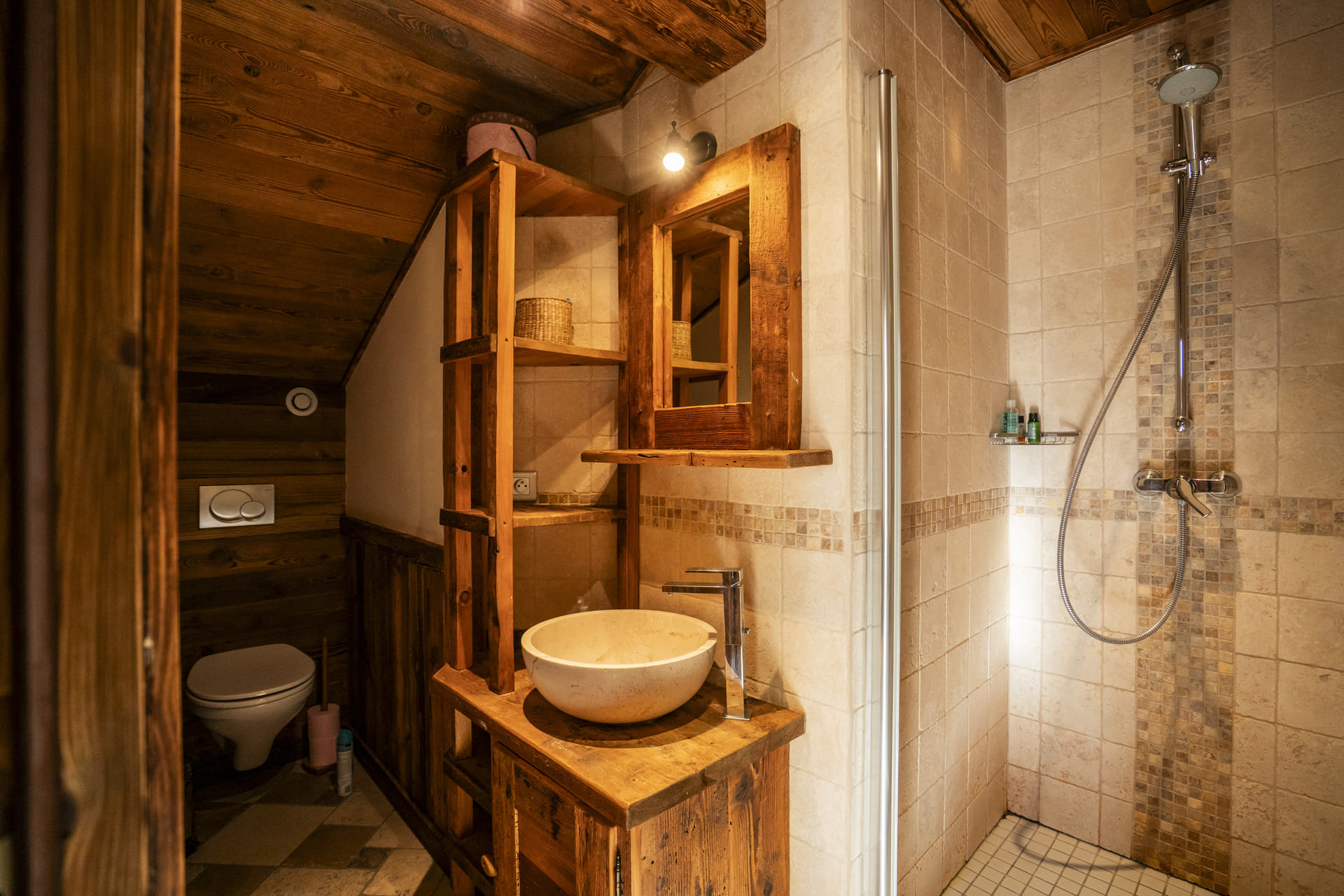 Chalet Tournesols, Bedroom 1 double bed with shower/ Wc, at level + 1, Châtel Mountain Holiday