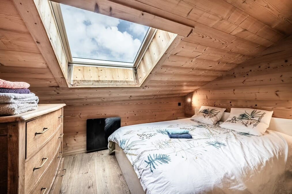 Chalet Stéphane, bedroom double bed, Châtel ski slopes