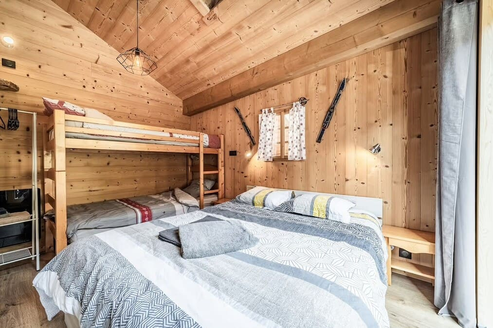 Chalet Stéphane, Bedroom, double bed and bunk beds, Châtel Snow74