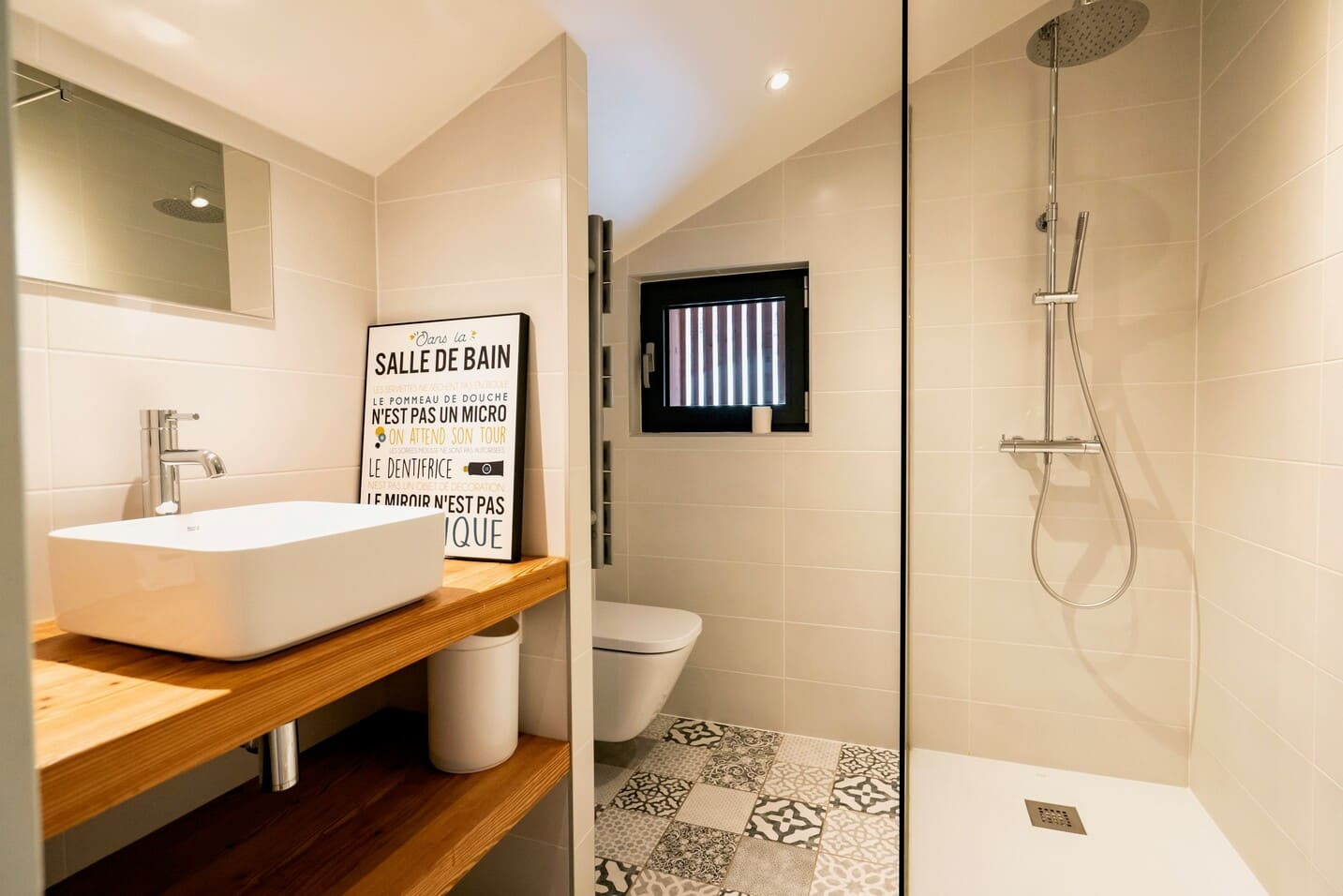 Chalet Ysaline, Shower room, Chatel Ski equipment rental Chalet Ysaline, Shower room, Chatel Ski equipment rental