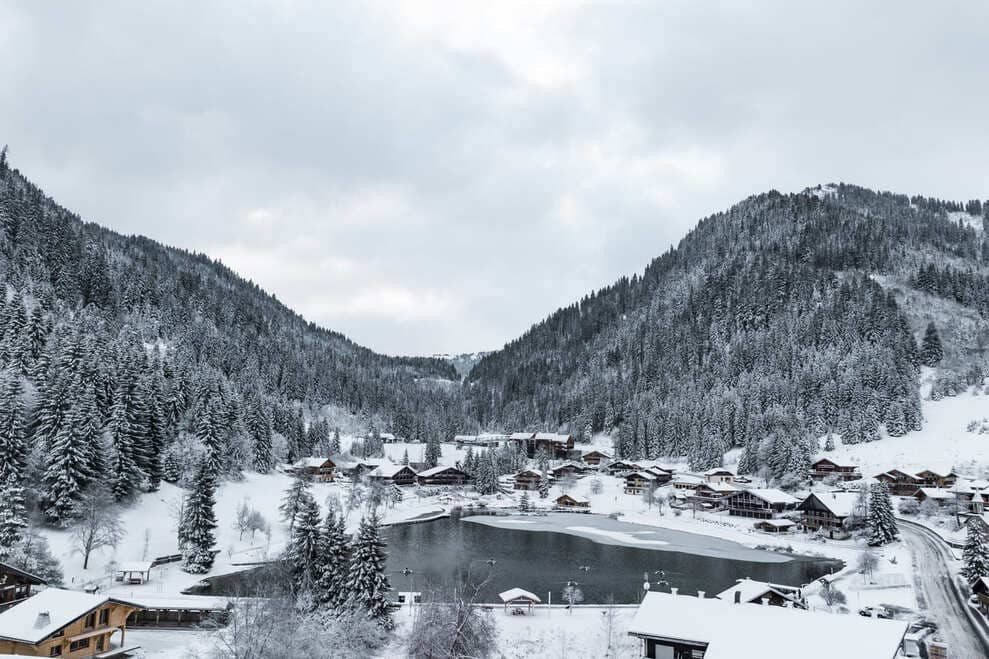 Chatel, Vonnes Lake, Mountain activities Chatel, Vonnes Lake, Mountain activities