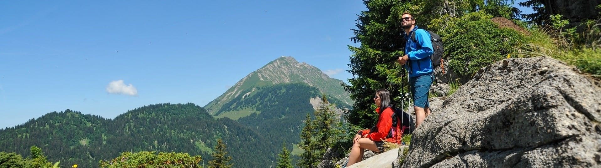 Hikers at Châtel Summer ©Thiebaut