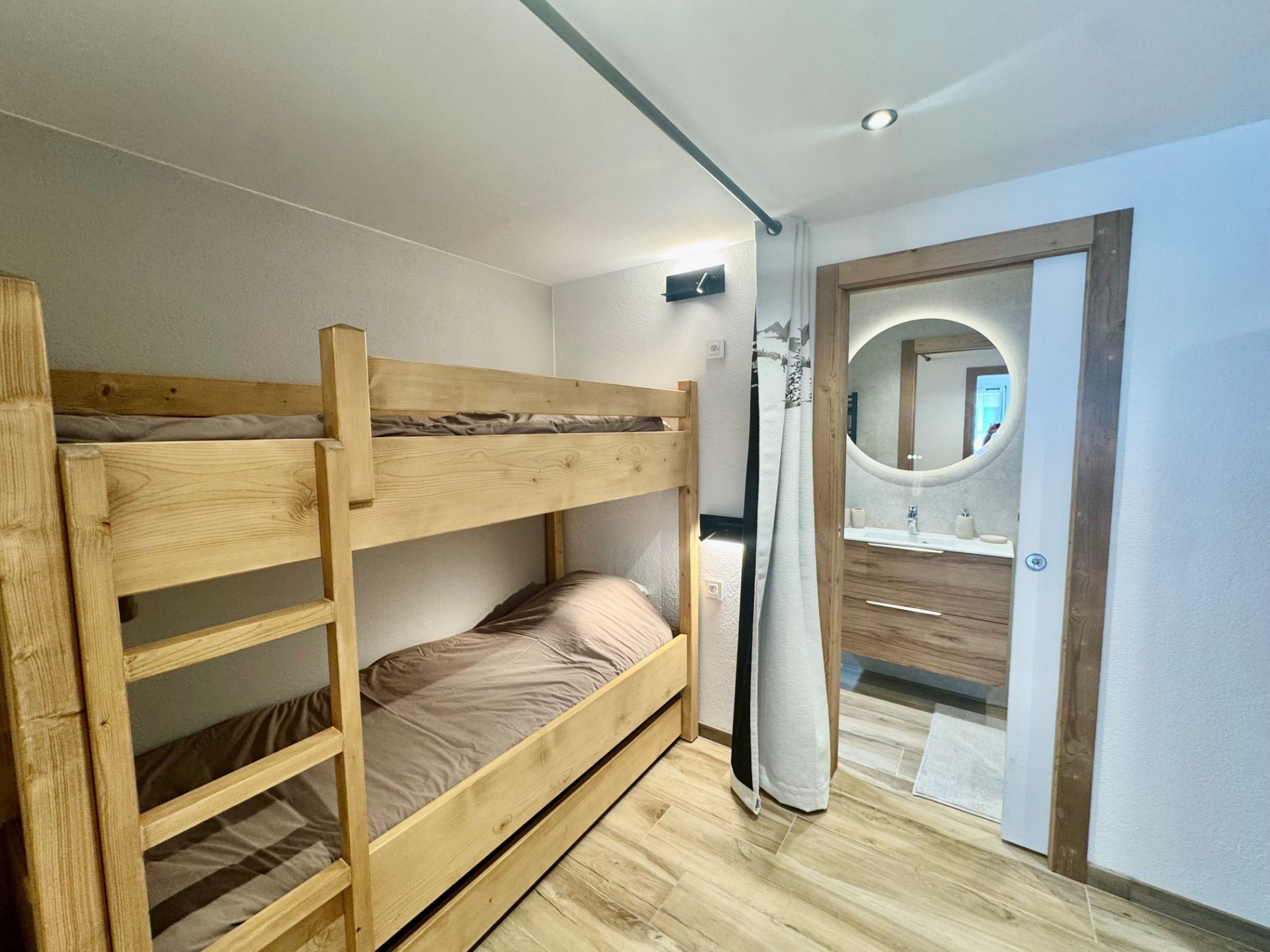L'étincelle, Mountain-style room with bunk beds, Châtel Ski Vacation