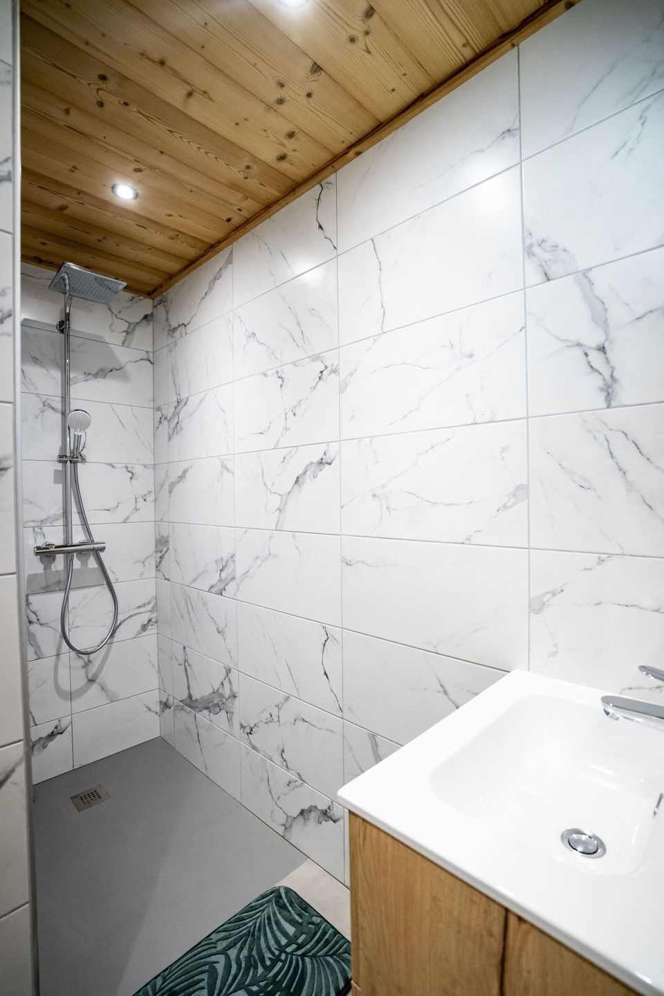 La Ferme de Delphine & François, shower room, Châtel Haute-Savoie