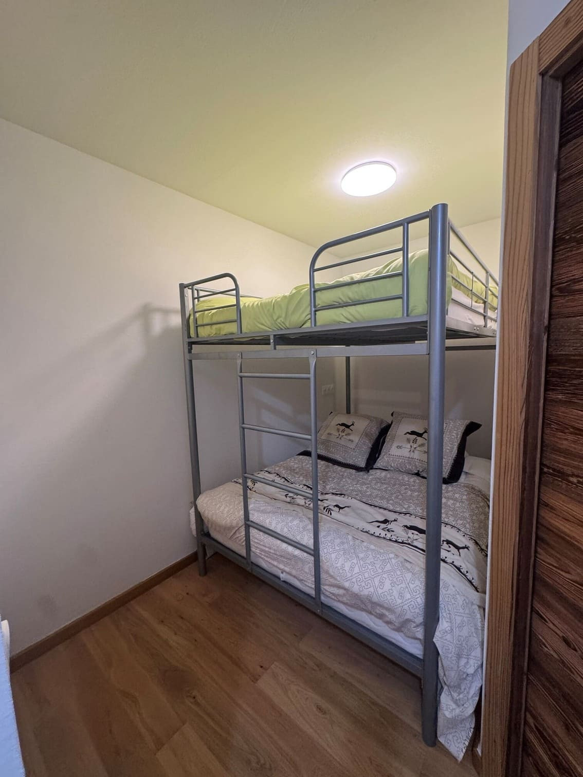 Les Soldanelles, appartment 4B, Chatel, bedroom, red slopes