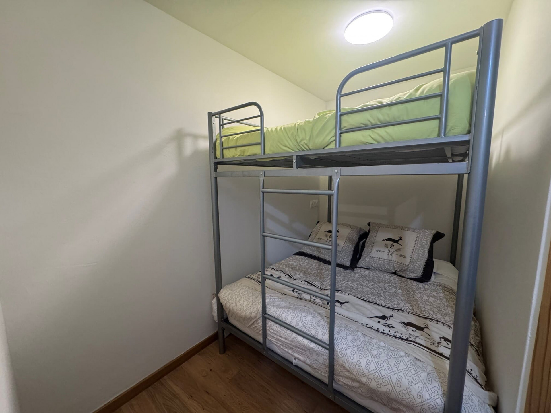 Les Soldanelles, appartment 4B, Chatel, bedroom, green slopes