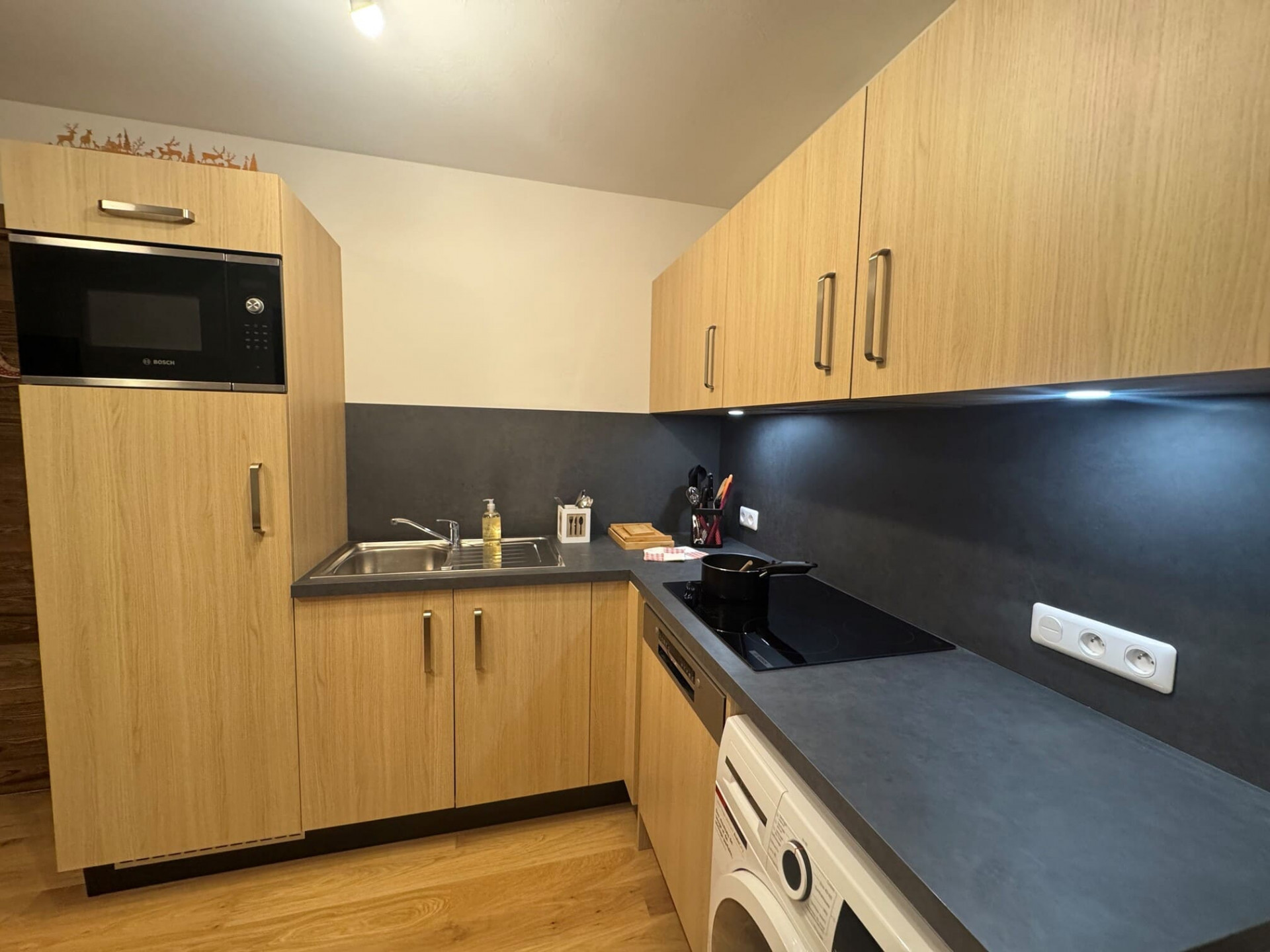 Les Soldanelles, appartment 4B, Chatel, kitchen, ski slopes