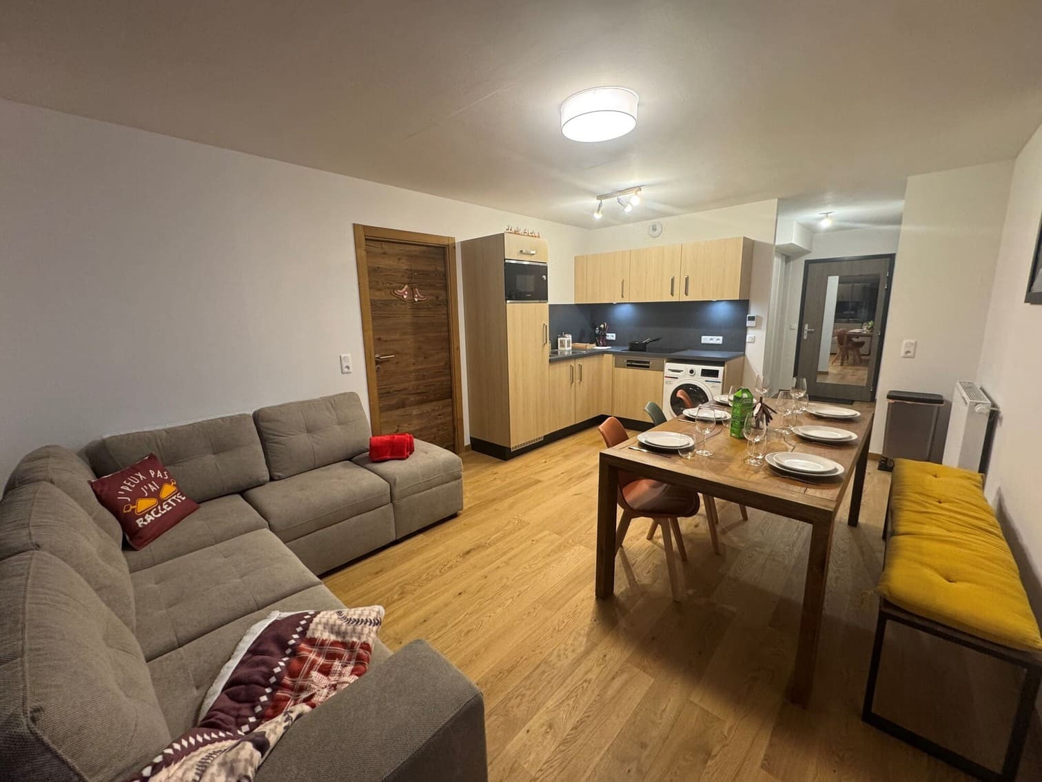 Les Soldanelles, appartment 4B, Chatel, living room and kitchen, Portes du Soleil