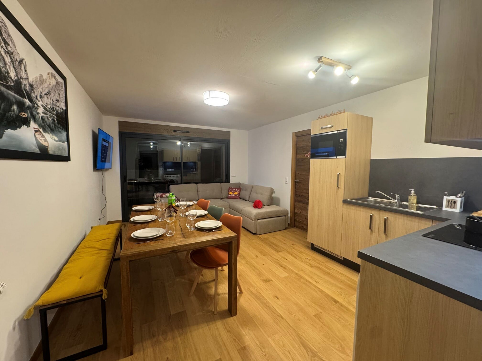 Les Soldanelles, appartment 4B, Chatel, living room and kitchen, ski holidays