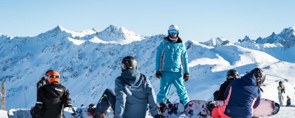Prendre des cours de snowboard avec ESI Châtel © Apernet