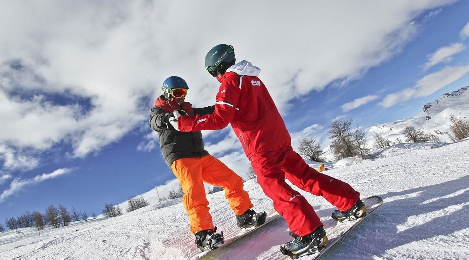 Snowboard collective lessons with the French ski school of Chatel