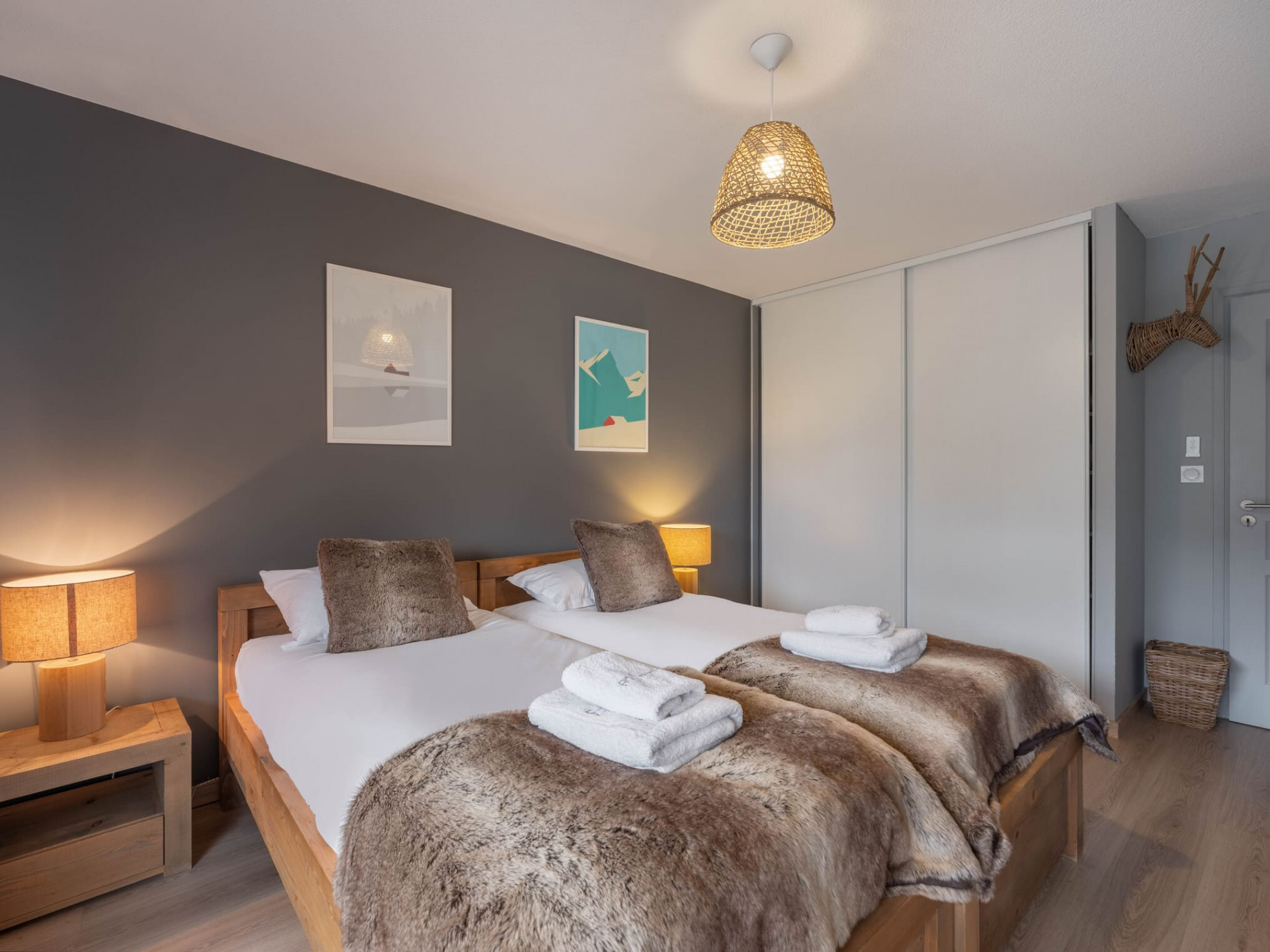 Residence 360, Apartment 16, Chatel, Bedroom single beds, Ski equipment