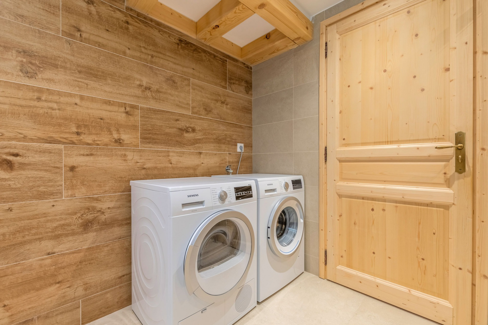 Chalets des Freinets Residence, Building C, Apartment 301, Laundry Room, Châtel, Abondance Valley