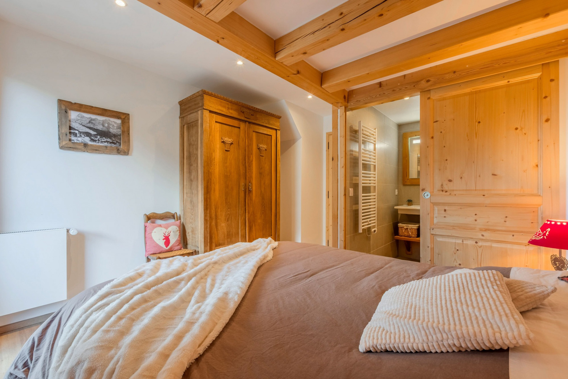 Chalets des Freinets Residence, Building C, Apartment 301, double room with shower, Châtel Tourisme 74390
