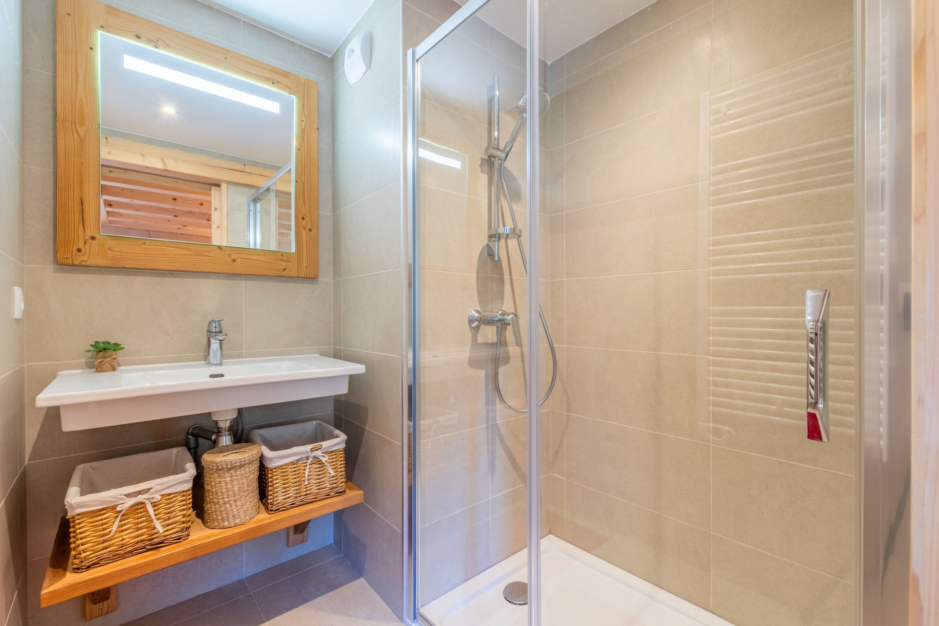 Chalets des Freinets Residence, Building C, Apartment 301, Shower Room, Châtel Tourism