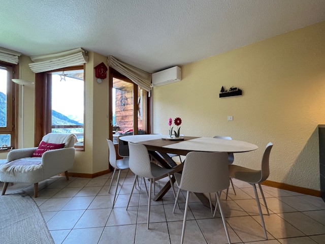 Résidence Chambron, Appartement n°4D, Séjour et balcon, Châtel Tourisme