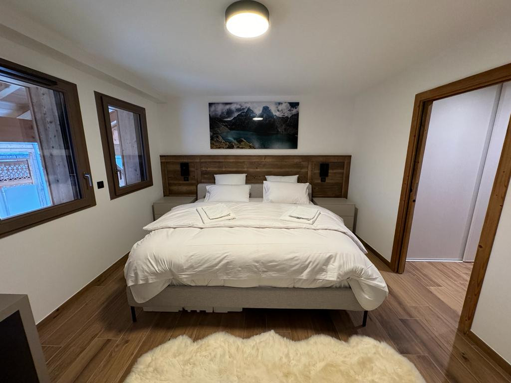 Résidence L'Alchimie, Apartment 21 A, Room 1 double bed with en suite shower/WC; Châtel