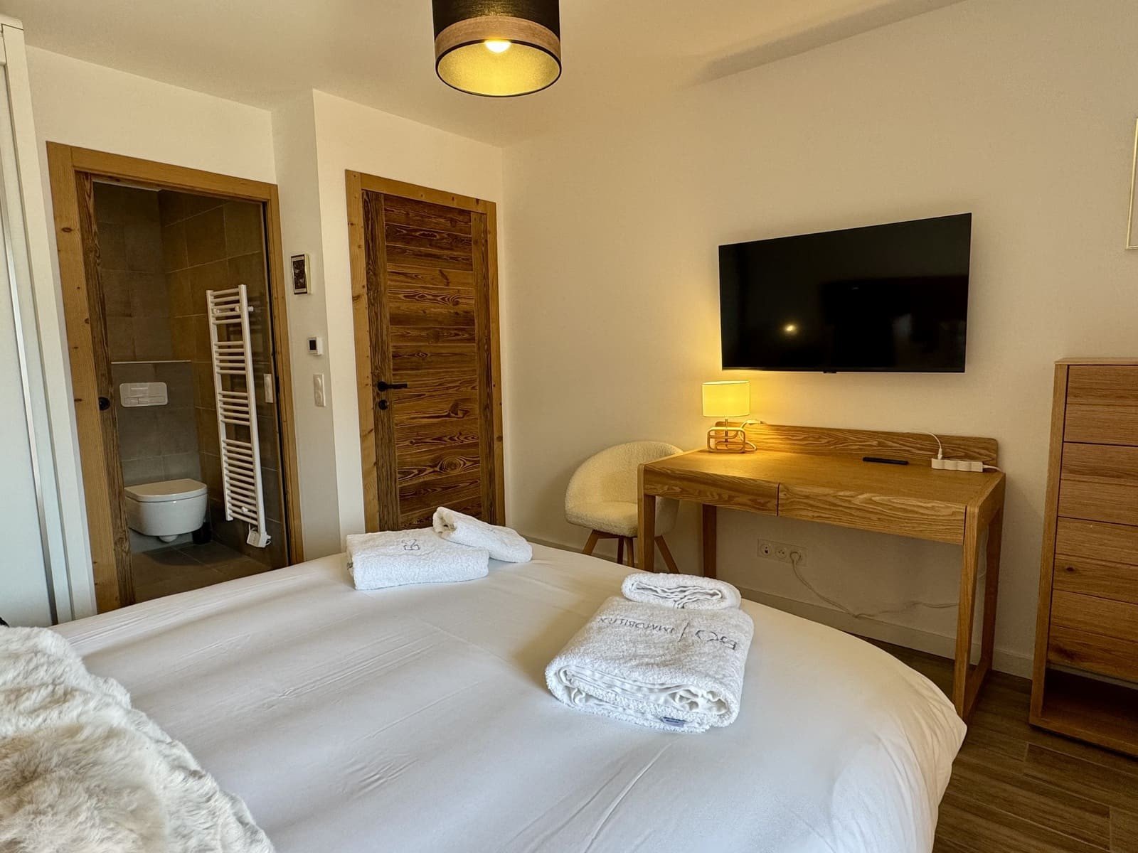 Résidence l'Alchimie, Apartment 22B, double bedroom, Châtel Abondance Valley