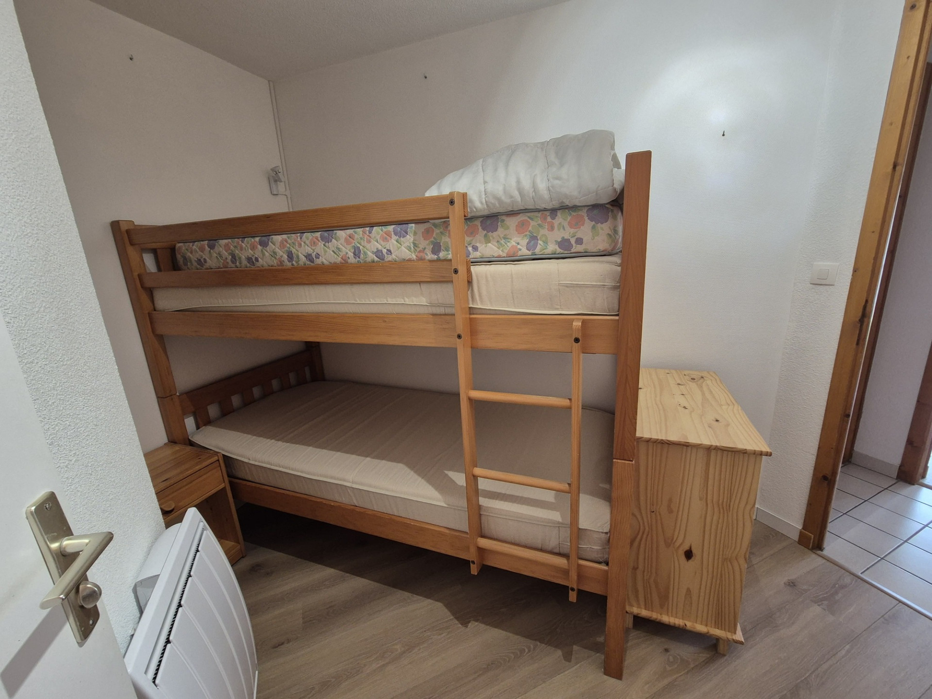 Le Chamois - Les Jonquilles Residence, bedroom bed, Châtel, Abondance Valley