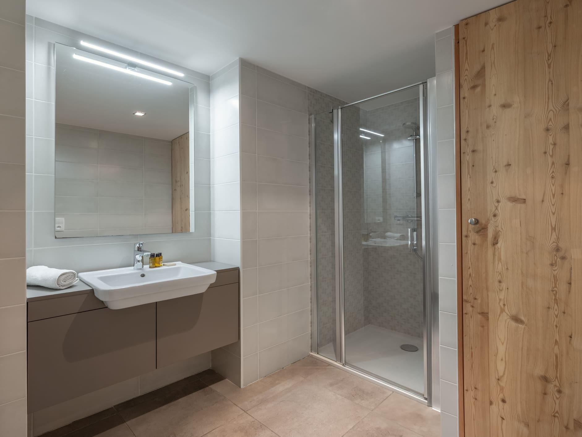 Residence Le Lion d'Or, Apartment 4, Châtel, Shower room, Family resort
