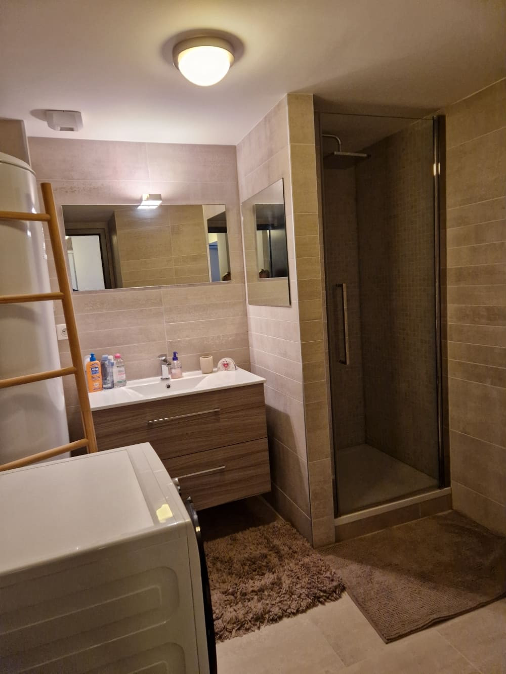 Résidence Les Soldanelles, Appartement 12, salle de douche, Châtel Vallée d'Abondance Résidence Les Soldanelles, Appartement 12, salle de douche, Châtel Vallée d'Abondance