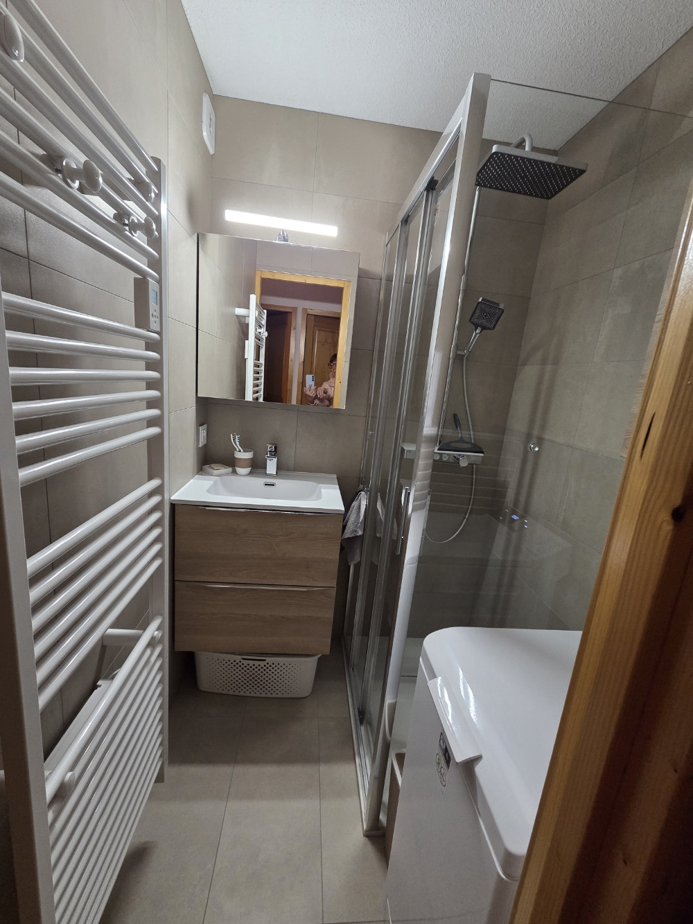 Les Tyroliens Residence, Apartment 12A, Châtel, shower room, Châtel Les Portes du Soleil Les Tyroliens Residence, Apartment 12A, Châtel, shower room, Châtel Les Portes du Soleil