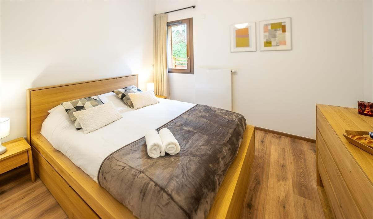 Residence O'rouge apartment A204, Chatel, Double bedroom, Ski equipment Residence O'rouge apartment A204, Chatel, Double bedroom, Ski equipment