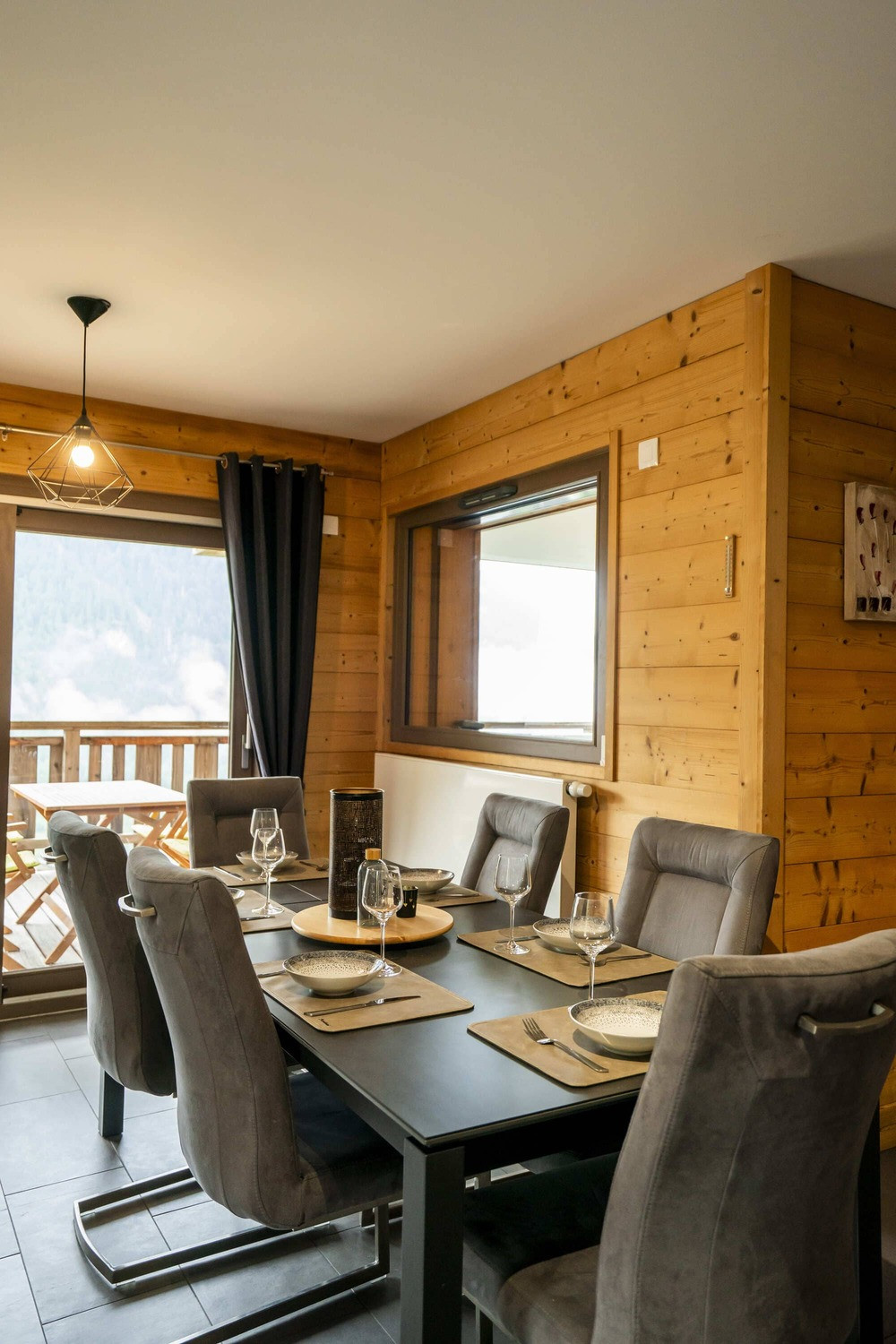Residence O Rouge, apartment B1, dining room, Châtel French-Swiss ski area