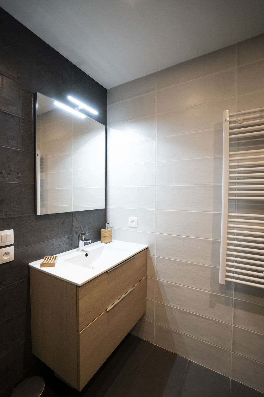 Residence O Rouge, apartment B1, shower room, Châtel family summer mountain hiking vacation