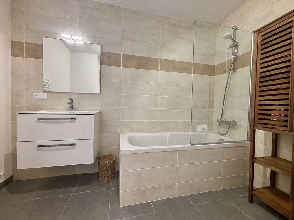 Résidence Soldanelles, appartement 15 A, salle de bain, Châtel Les Portes du Soleil Résidence Soldanelles, appartement 15 A, salle de bain, Châtel Les Portes du Soleil